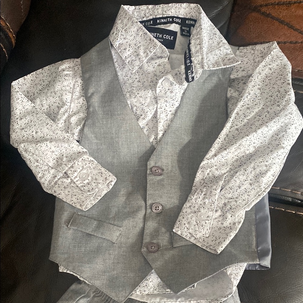 Kenneth Cole Light Gray Vest with Patterned Shirt